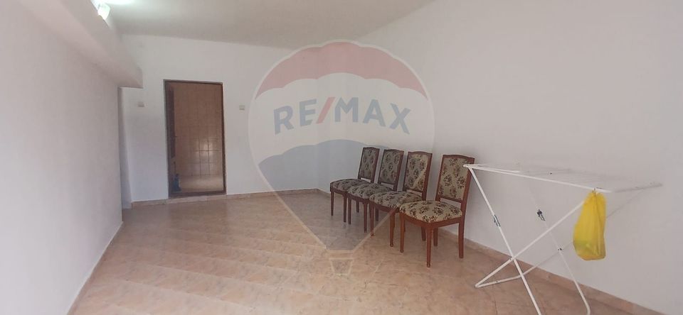 8 room House / Villa for sale