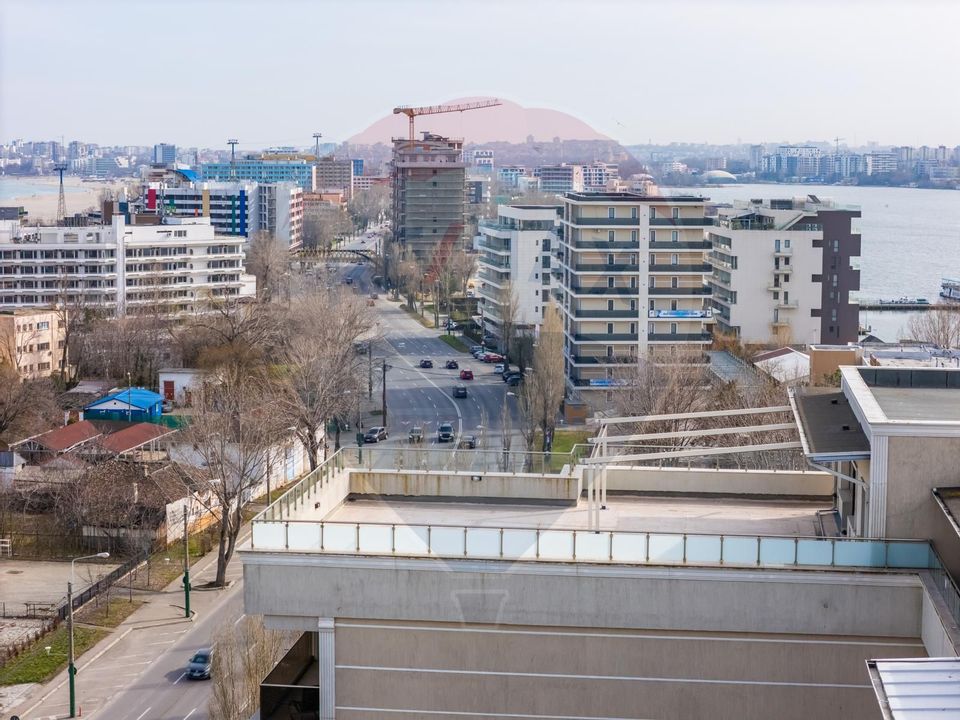 Penthouse de vanzare in Mamaia vedere frontala lac si marea Neagra