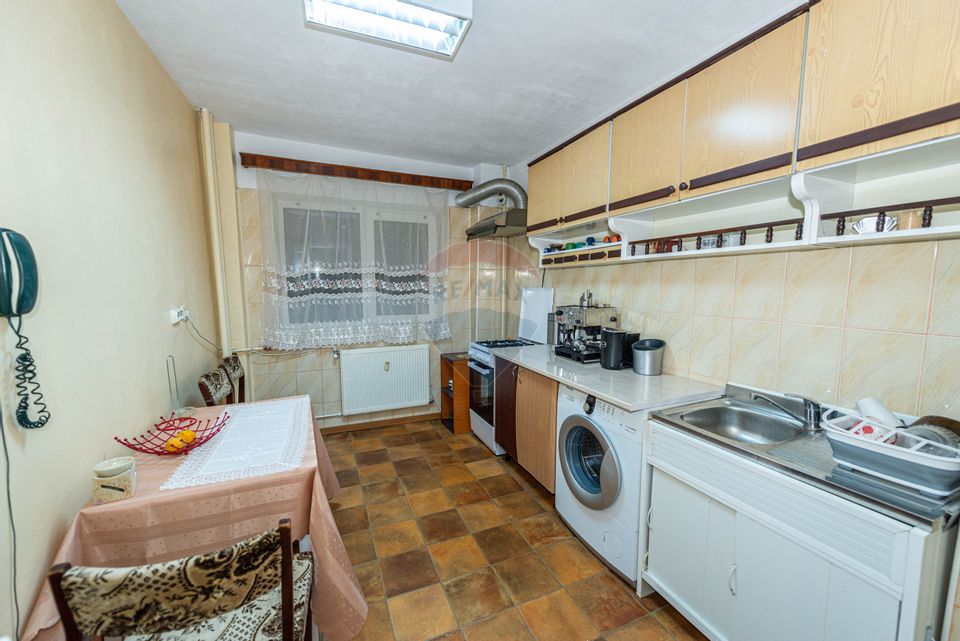 Apartament 4 camere, de vanzare, etaj 2, langa metrou Crangasi