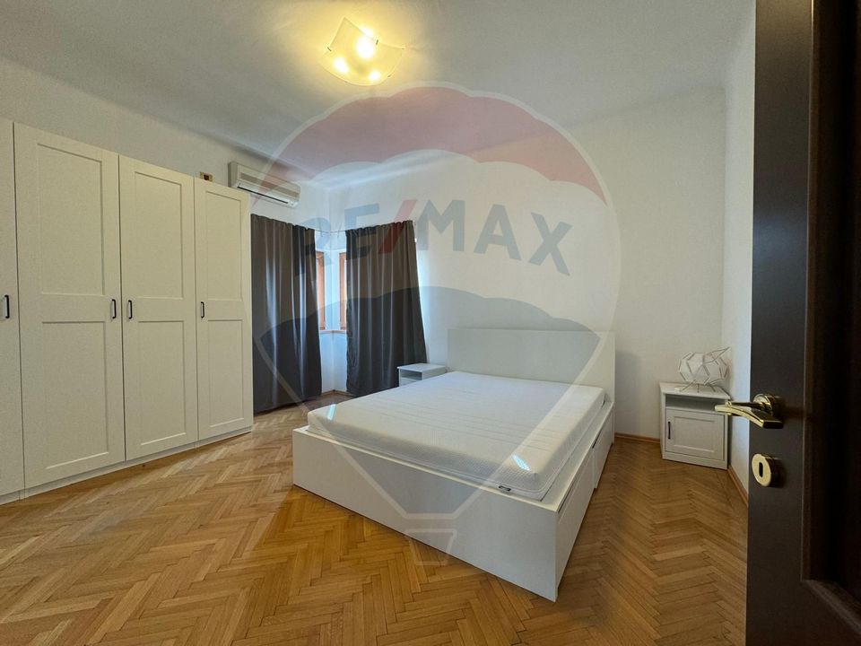 Apartament cu 4 camere de închiriat în zona Casin