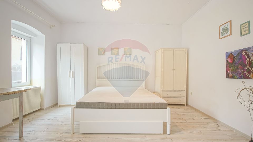 Apartament 3 camere cochet, renovat,  Centrul Istoric