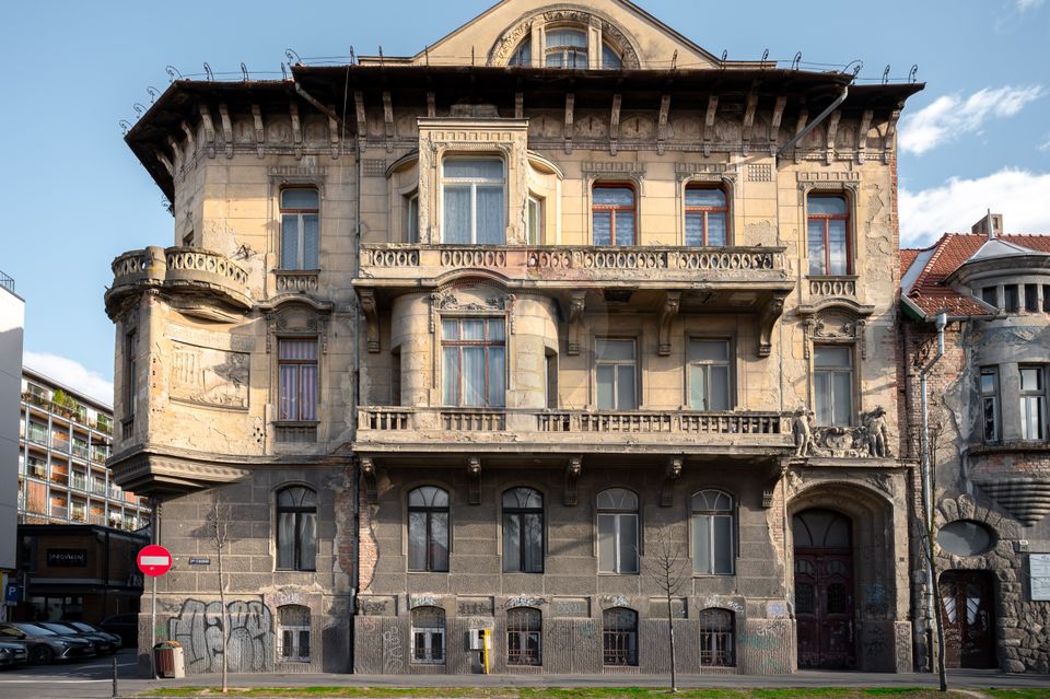 130 sqm Historic Property – Ideal for Living or Office