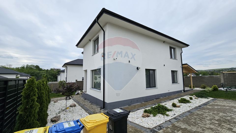 5 room House / Villa for sale