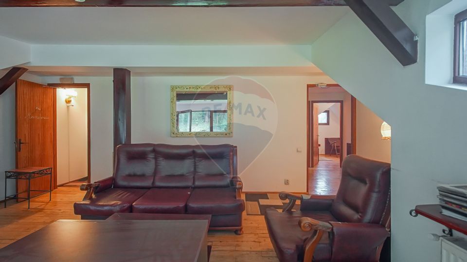 Vila cu potential turistic in Predeal privelisti si liniste montana