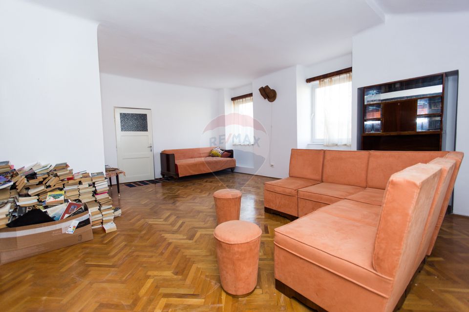 Casă elegantă cu 3 dormitoare, living spațios, mansarda, garaj