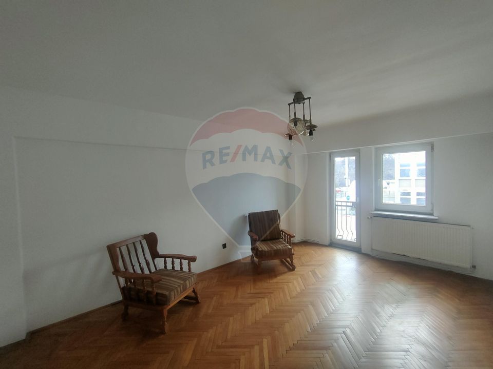 Apartament cu 3 camere de vanzare langa Spitalul Judetean