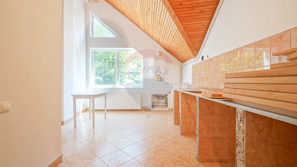 530sq.m Commercial Space for rent, Ultracentral area