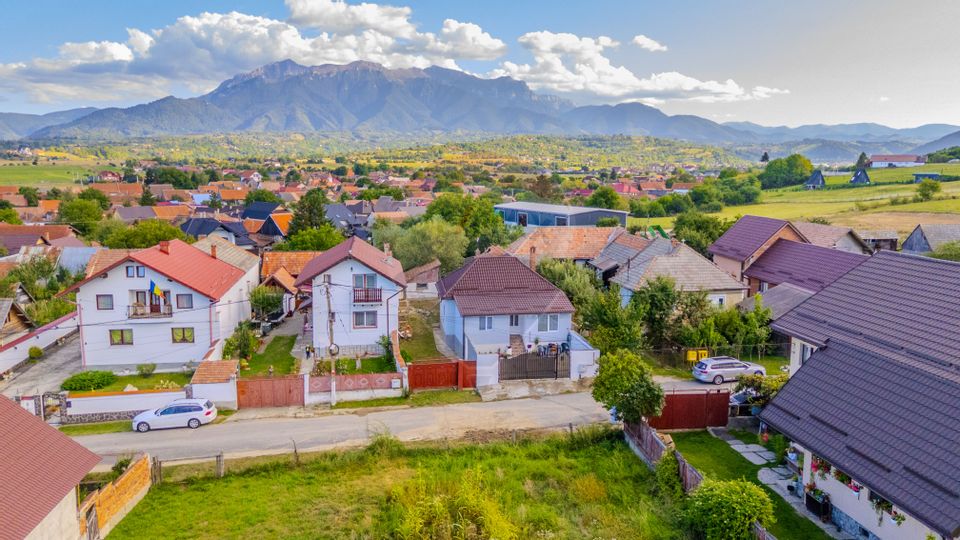 Casă de vacanță| 4 camere | Curte 400mp | Tohanu Nou | Comision 0 |