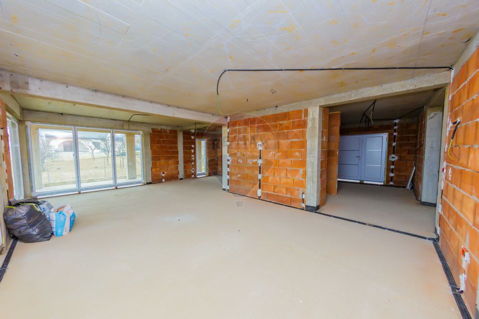 7 room House / Villa for sale, Est area