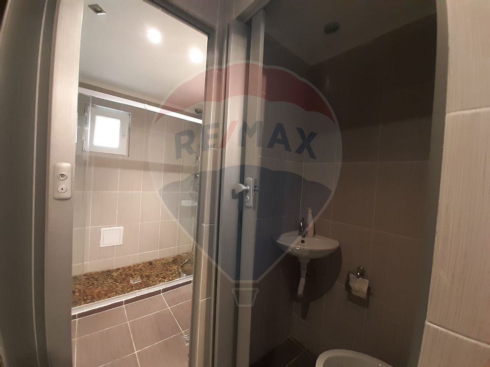 Casă / Vilă cu 7 camere de vânzare în zona Bran-Tohanita