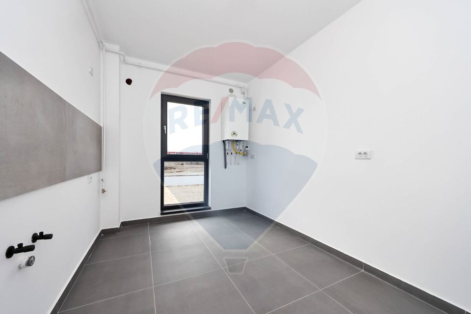 Apartament nou, modern, curte proprie si terasa