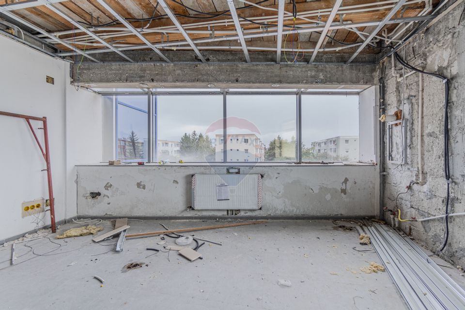 Cladire de 902 mp utili de vânzare, zona Grivitei - DN 13, COMISION 0