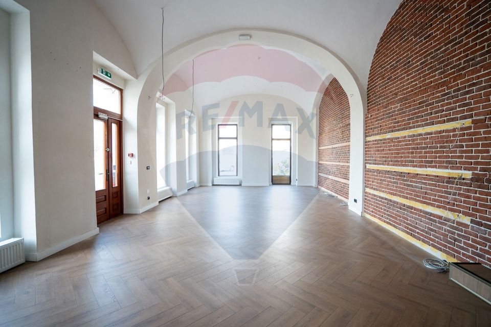 199.7sq.m Commercial Space for rent, Ultracentral area