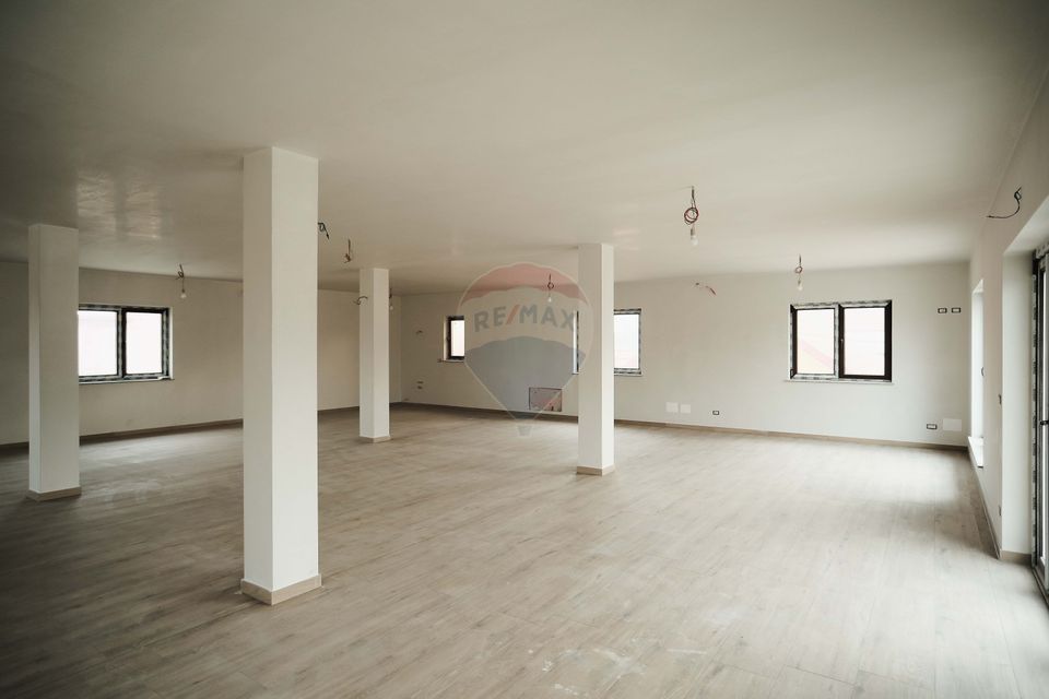 400sq.m Commercial Space for rent