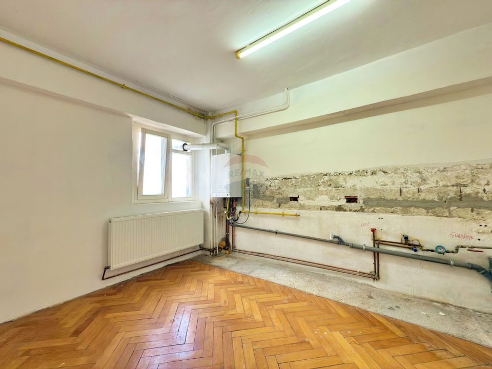 Apartament cu 4 camere de vânzare în zona Aurel Vlaicu