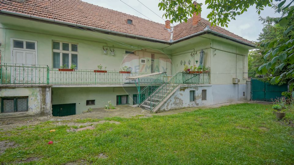 8 room House / Villa for sale, Brasovul Vechi area