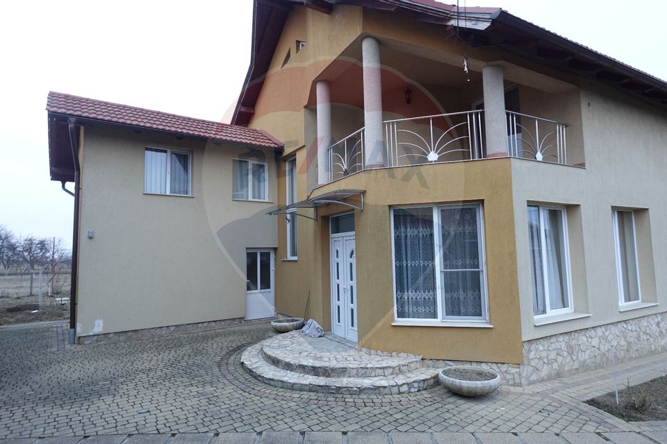 11 room House / Villa for sale