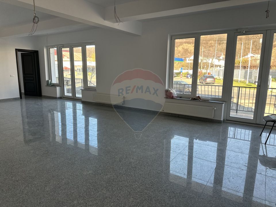690sq.m Commercial Space for rent