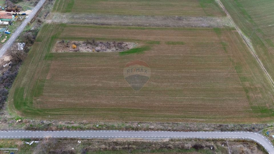 Teren 6,400mp Minis / Strada Traian Fidrich