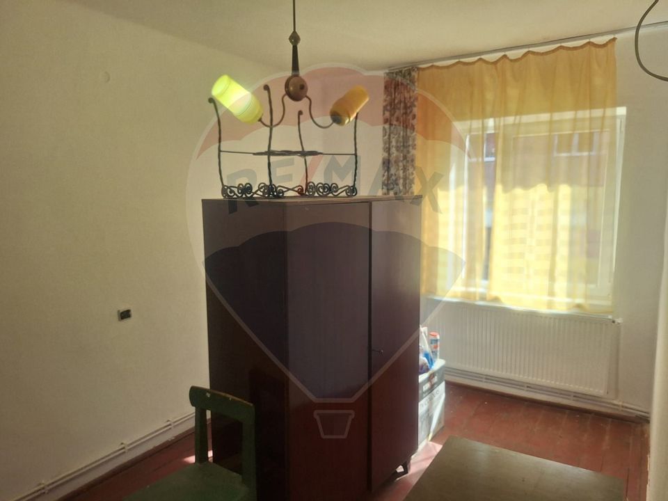 Apartament cu 2 camere în zona Central Simeria, Hunedoara