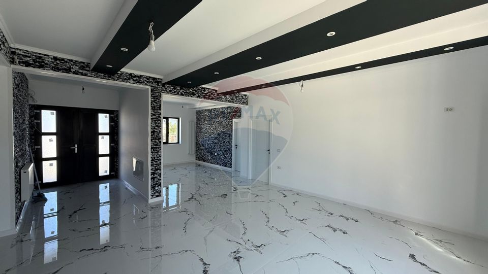 4 room House / Villa for sale, Est area