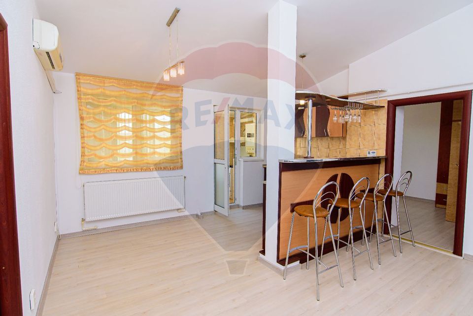 Apartament cu 3 camere de vânzare în zona Micro 20