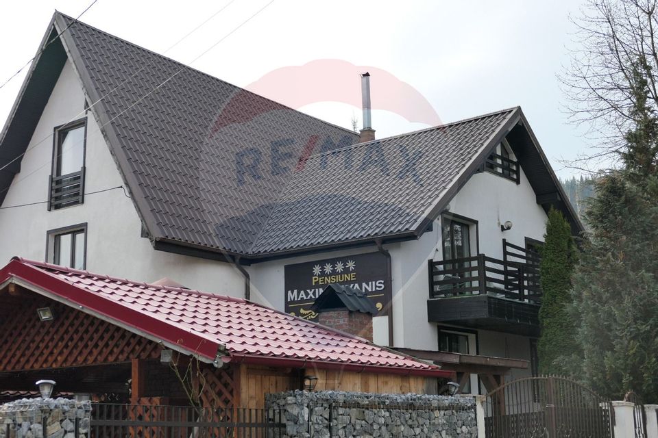 Vilă cu 10 camere de vânzare în zona Centrala