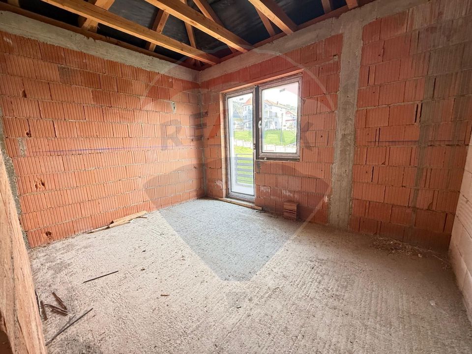 4 room House / Villa for sale