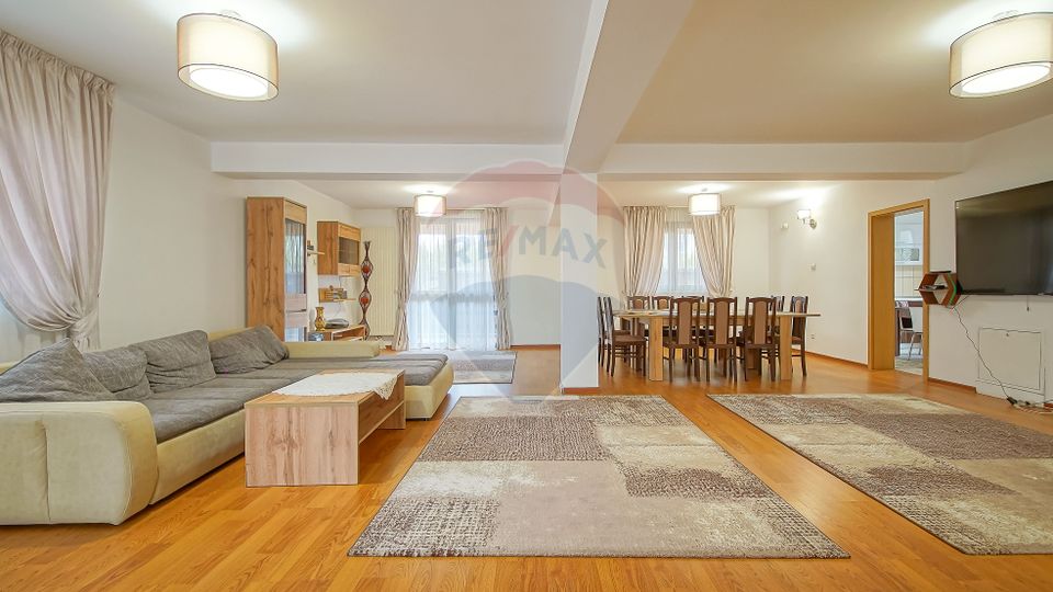 Vilă cu Teren Generos - Tractorul, Potrivită pentru Locuit sau Afacere