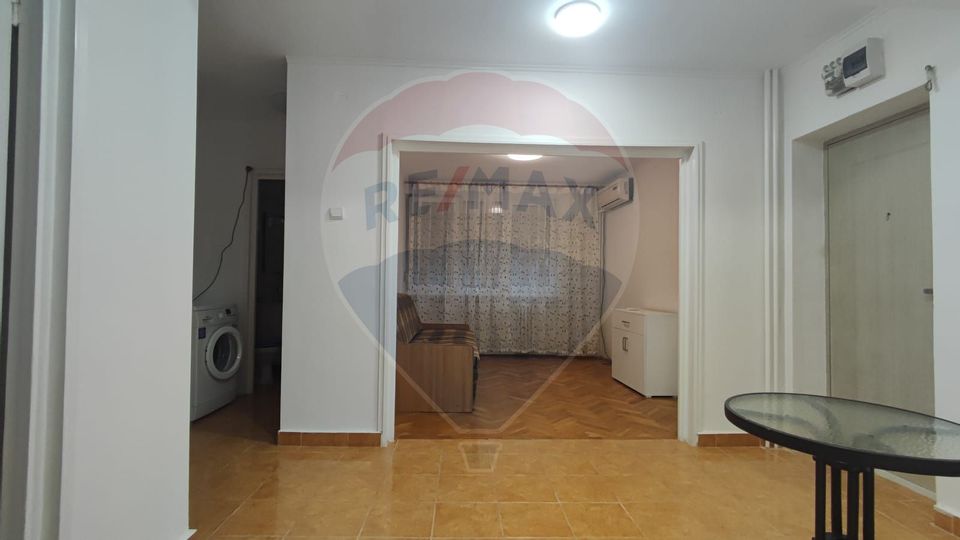 De inchiriat apartament 3 camere spatios  etaj 1 Splaiul Crisanei