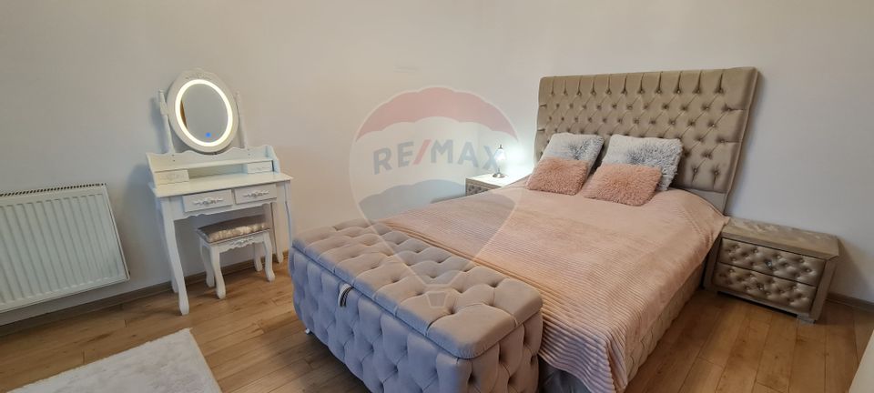 Apartament cu 3 camere de vânzare în zona Straulesti