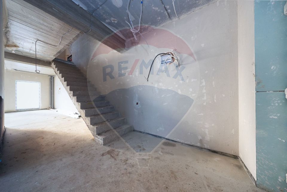 DUPLEX NOU, curte, cartier Izvor!