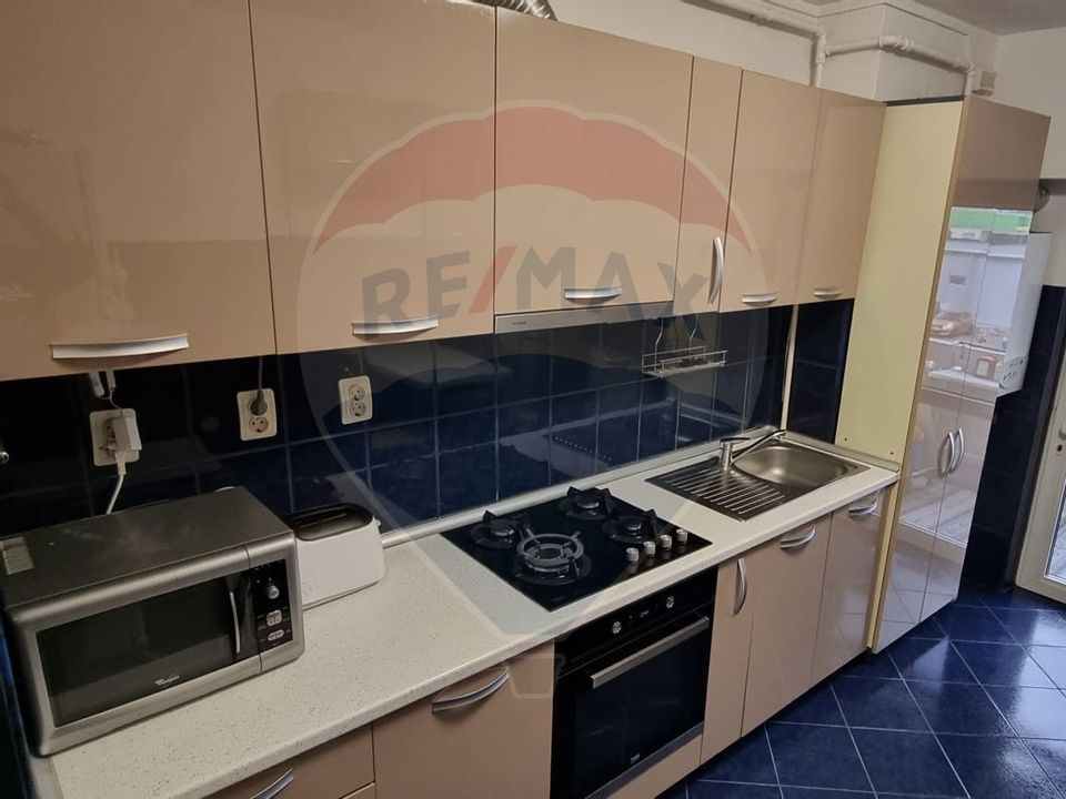 Apartament cu 3 camere de închiriat, strada Stefan cel Mare,zona Mall