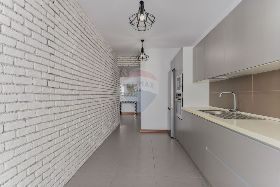 De vanzare | Apartament 3 camere 100 mp, balcon 8 mp | InCity