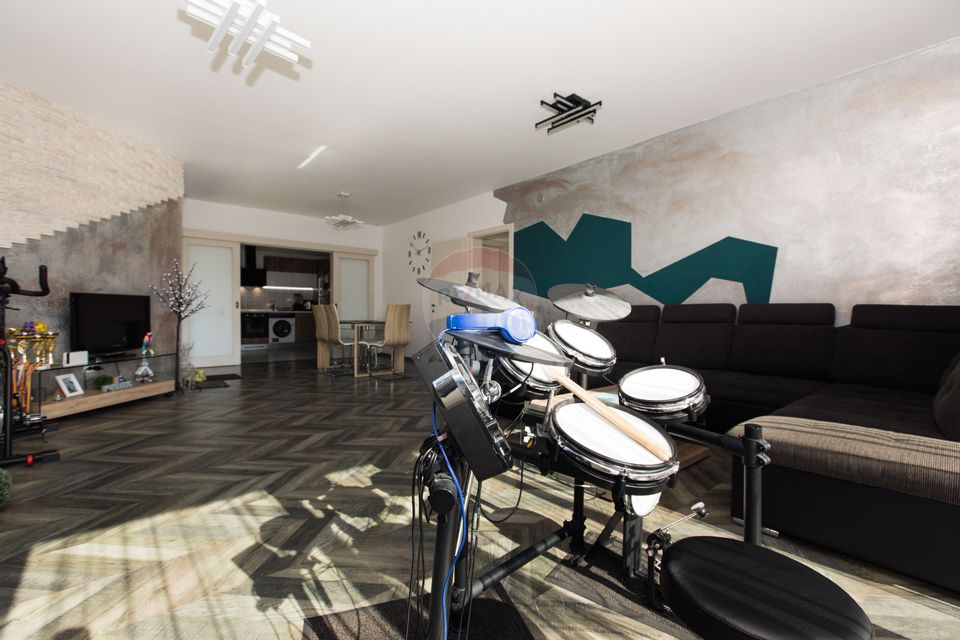 Casă Superbă - Independentă Energetic