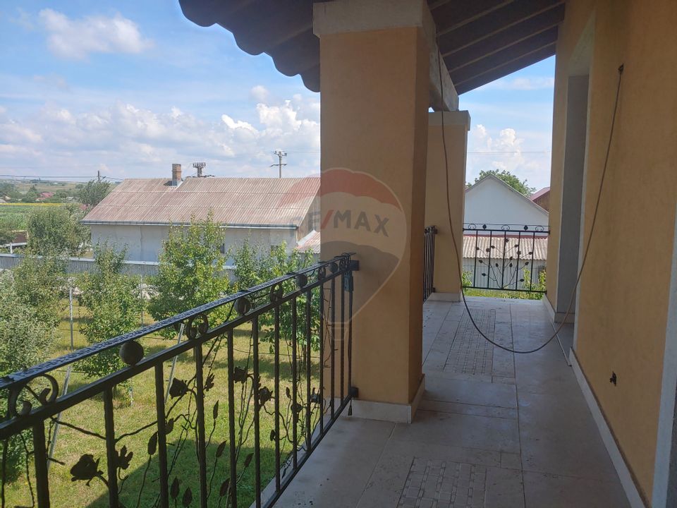 Casă / Vilă de lux cu 5 camere de vânzare în Vadu Moldovei, Suceava