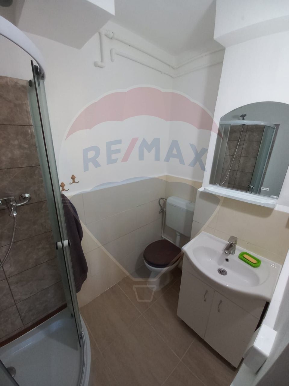 Apartament 2 camere de vanzare in bloc de apartamente 500m Piata 1 Mai