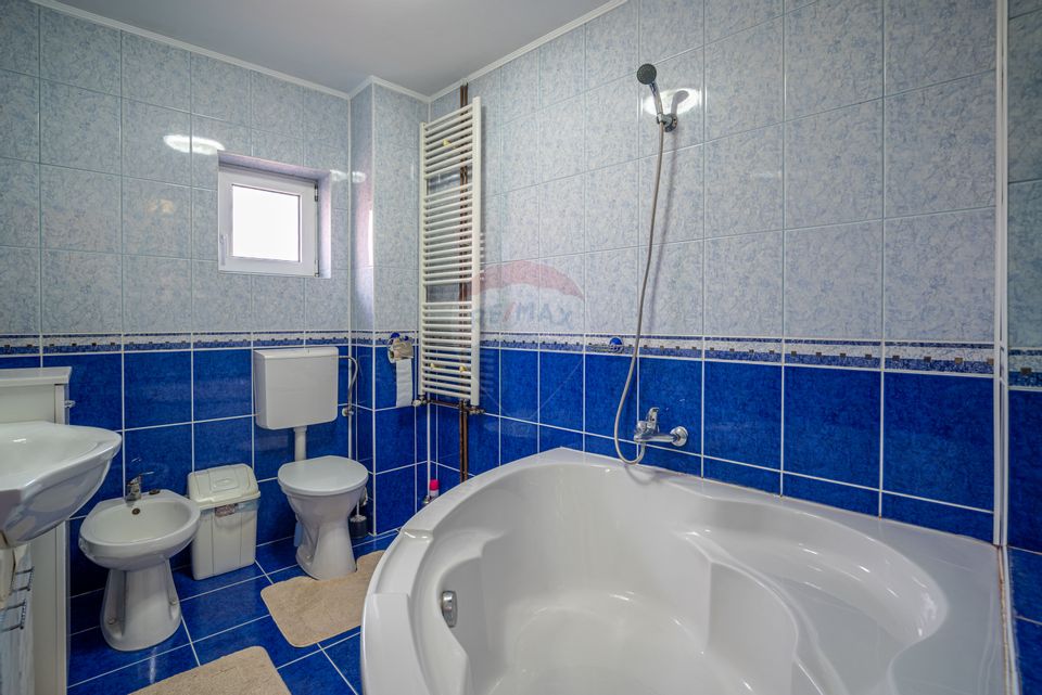 House FOR SALE in Bușteni, with superb views of the Bucegi Mountains