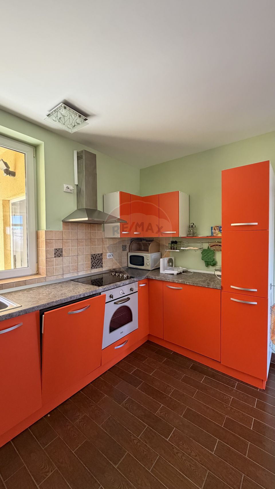 Casă cu vedere spectaculoasă - pentru locuit sau investiție turistică