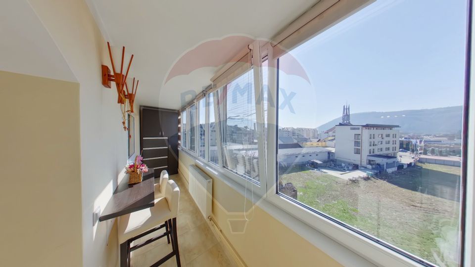 Apartament cu 3 camere de vânzare în zona Central