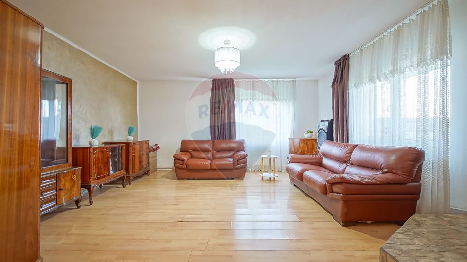 Casă cu 6 camere de vânzare în Râșnov, teren 1.100 mp, zona Glăjărie