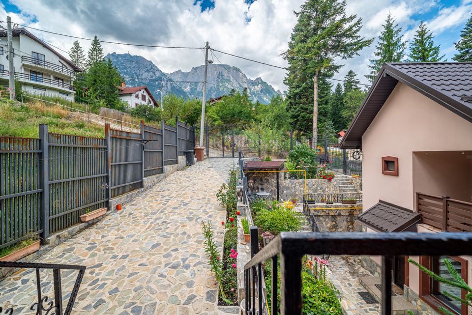 Vila moderna cu 2 corpuri in Busteni | Ideala pentru turism