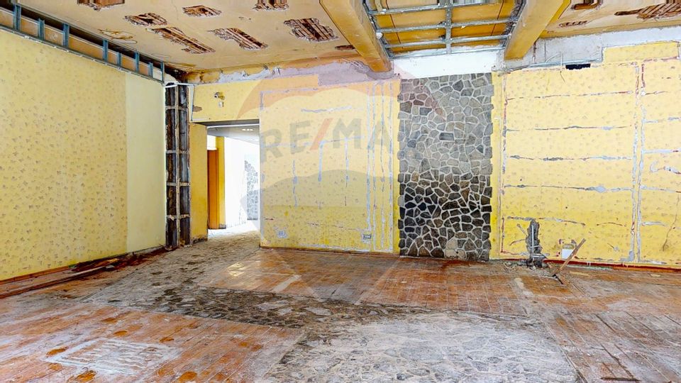 149sq.m Commercial Space for rent, Ultracentral area