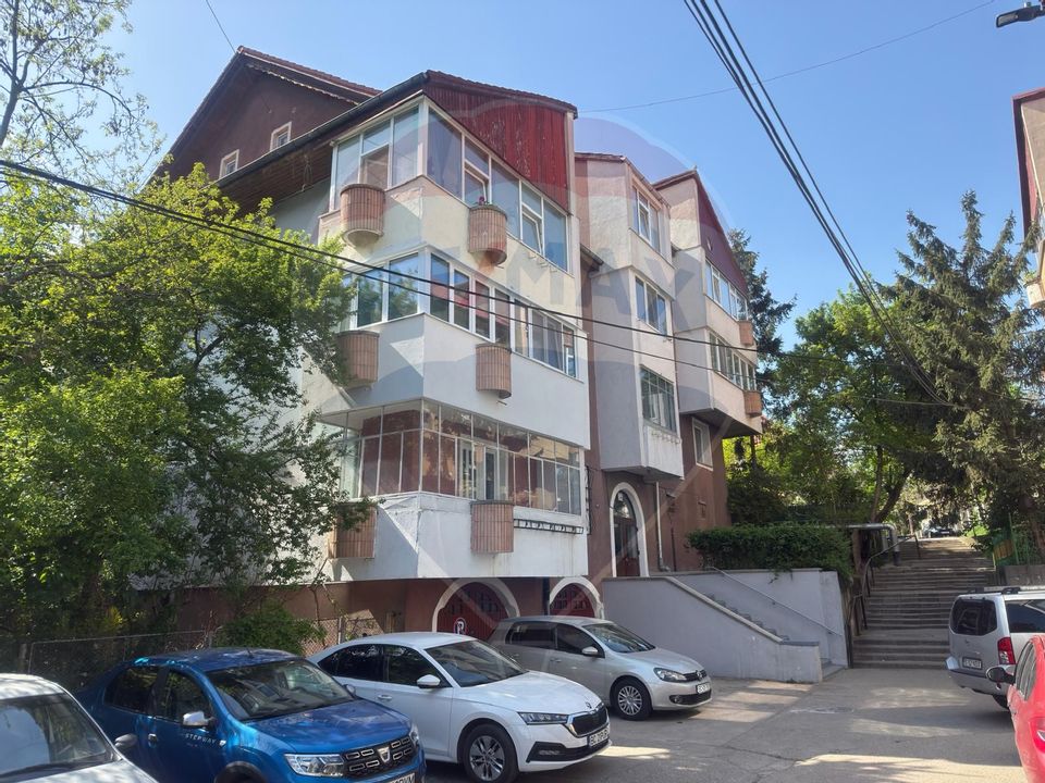 Apartament cu 4 camere de vânzare la vile, zona Ultracentrală
