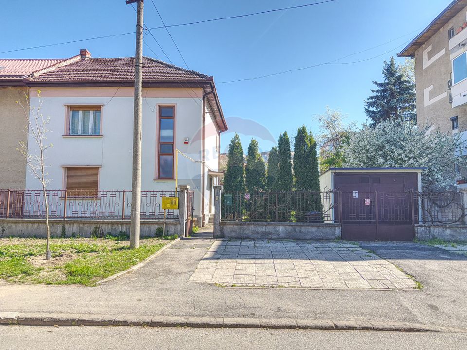 Casă / Vilă cu 5 camere de vânzare în zona Tipografilor