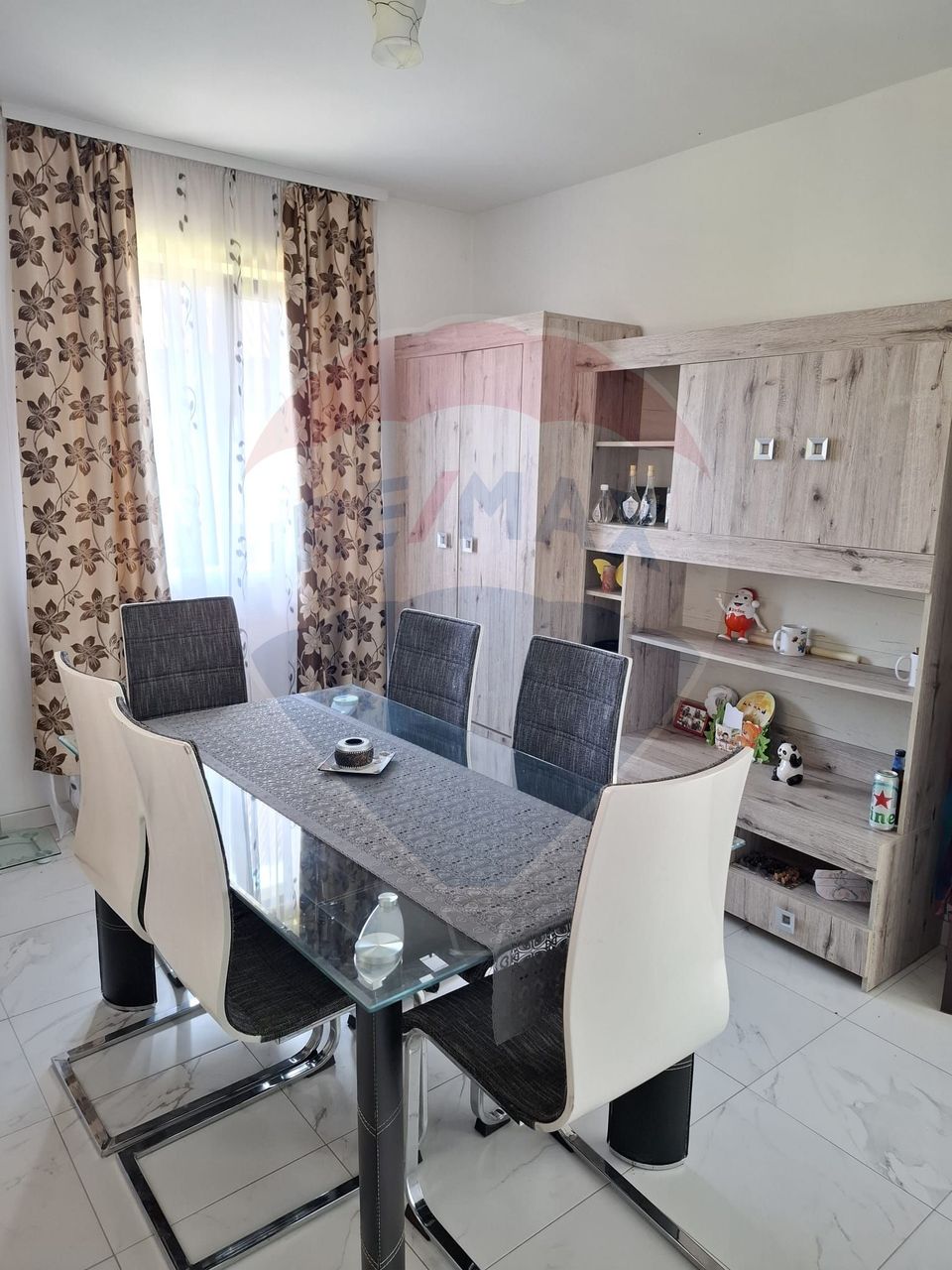 Casă / Vilă cu 5 camere de vânzare