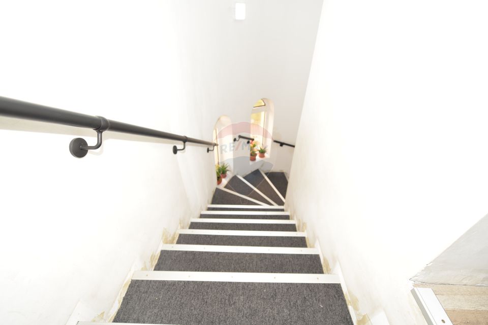 Spațiu comercial 13 camere de vanzare in Drumul Taberei Bdul Timisoara