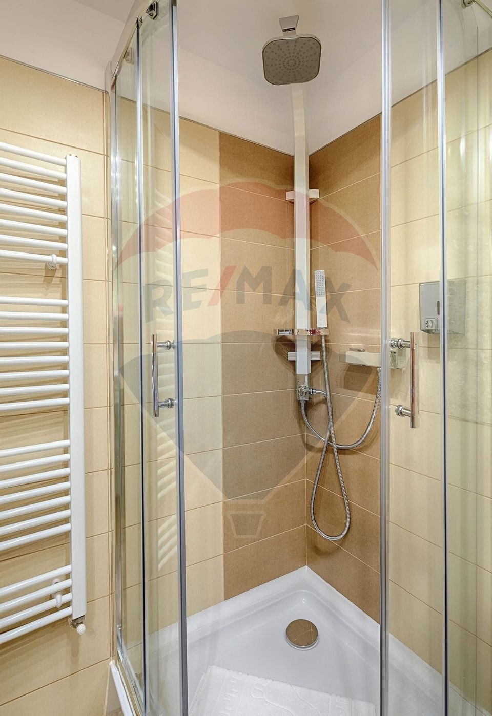 1 room apartment, elevator, central