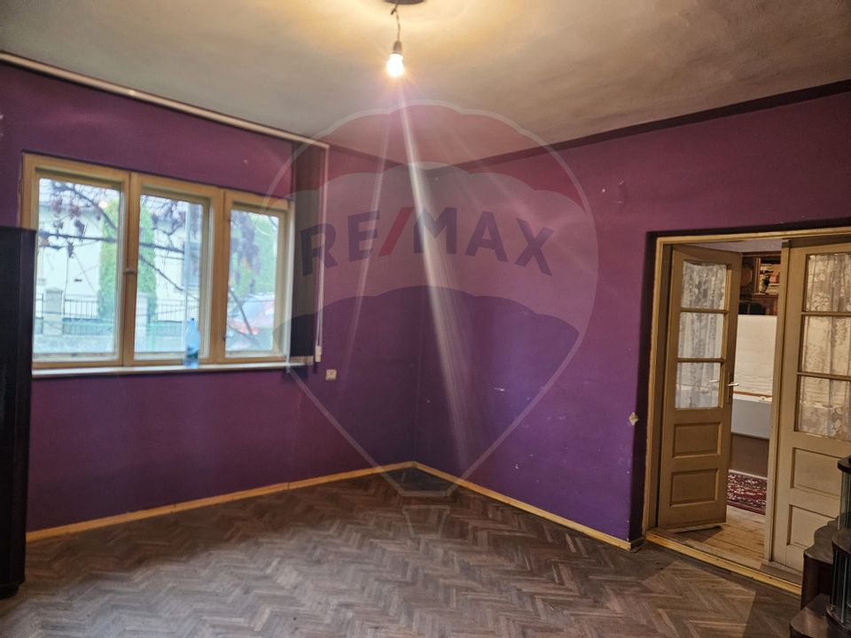 Casă / Vilă cu 4 camere de vânzare