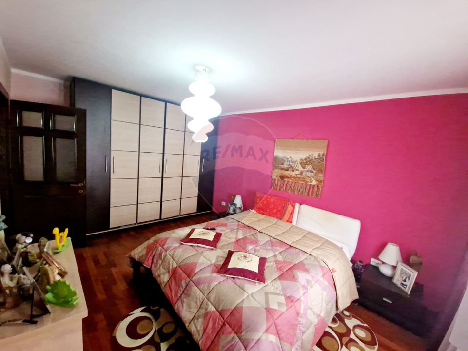 Apartament cu 3 camere de vânzare în zona Darmanesti